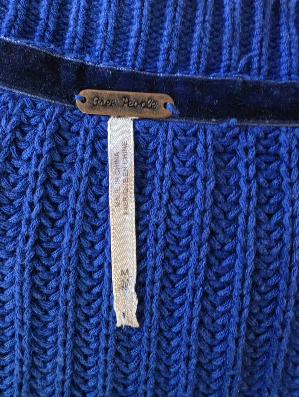 Free People Cobalt Blue Sweetheart Chunky Ribbed V-Neck Sweater M Oversized